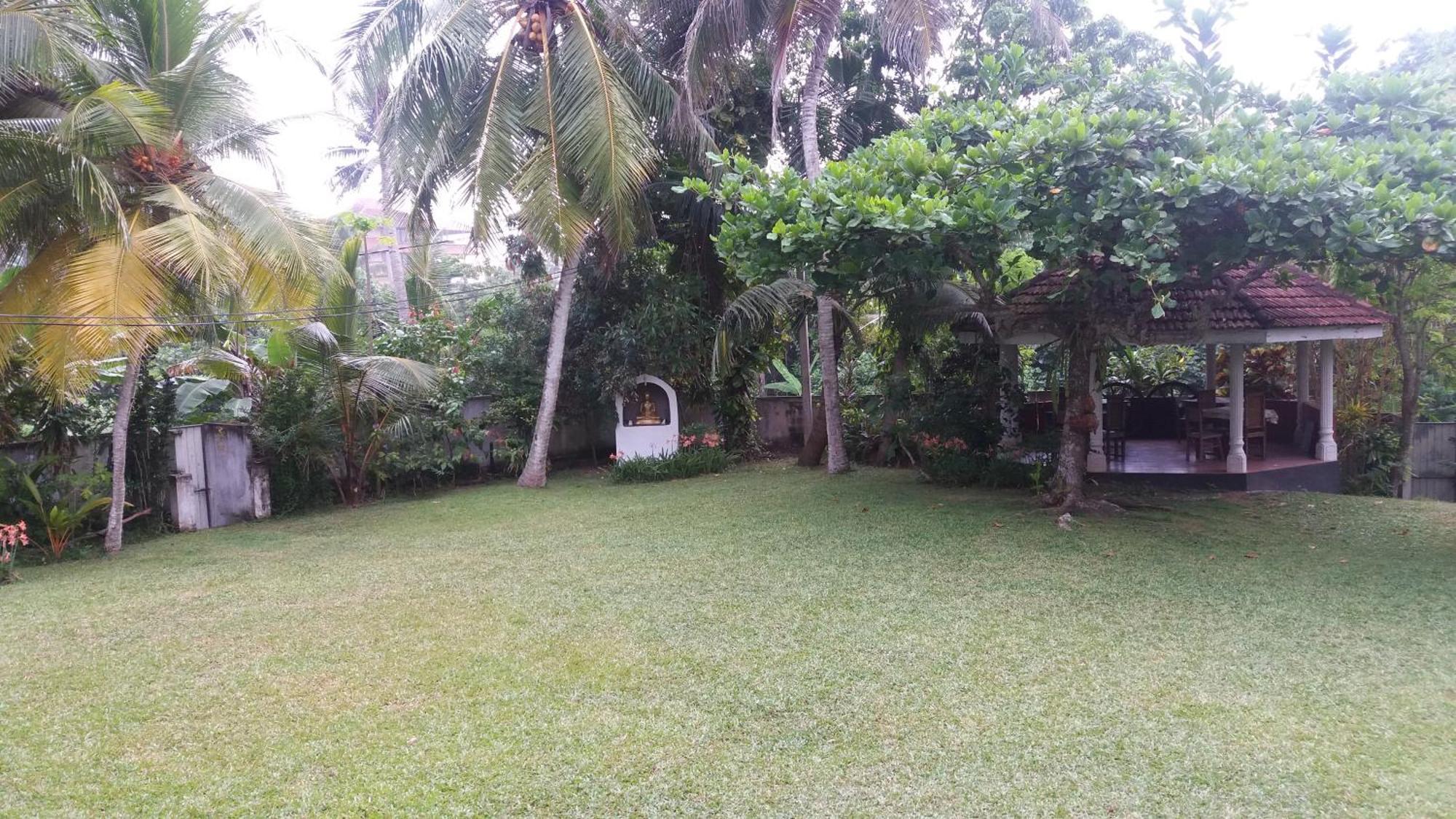 4 Seasons Guesthouse Hikkaduwa Exterior foto